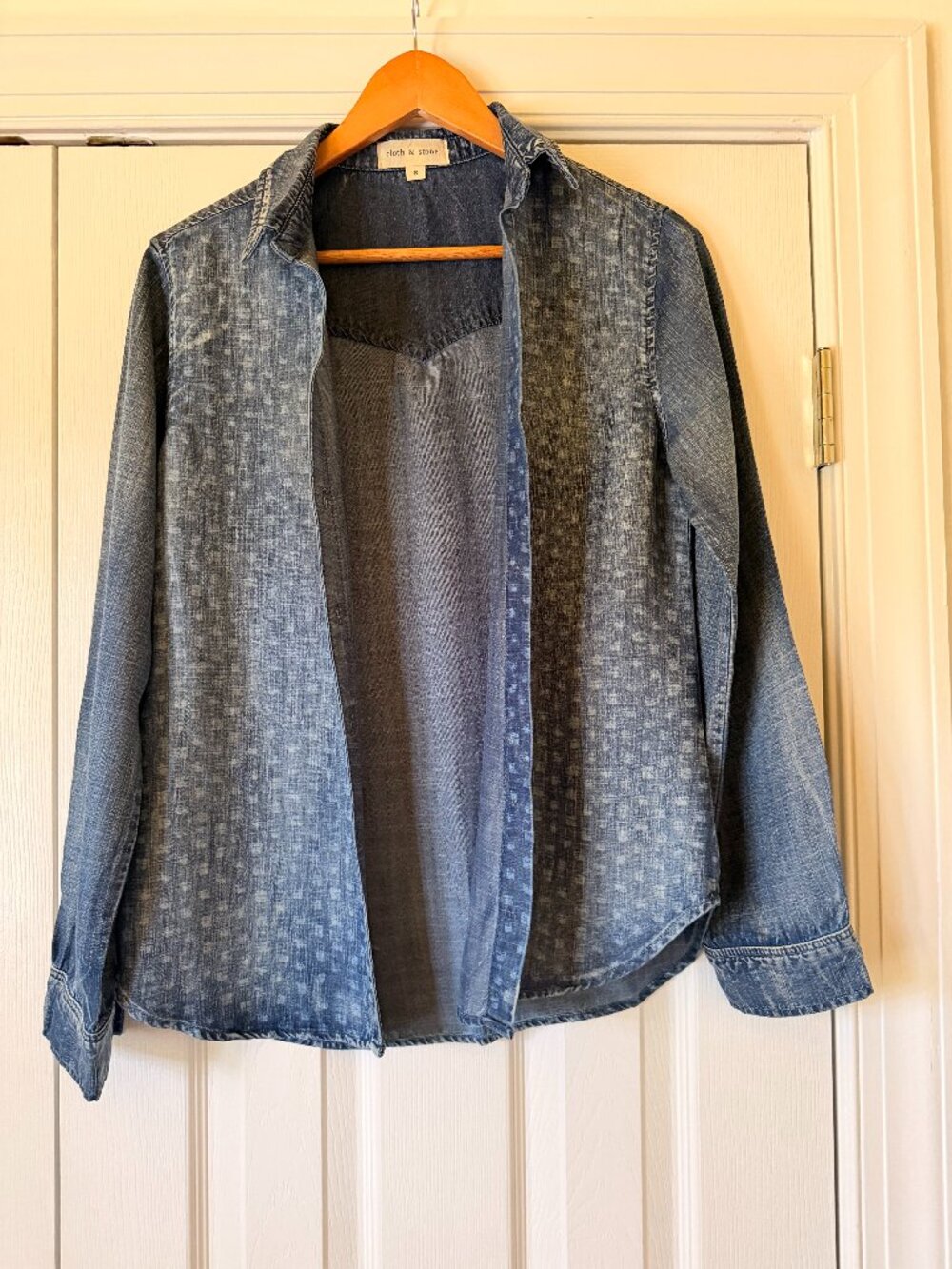 Cloth & Stone Chambray Button Front Shirt Small